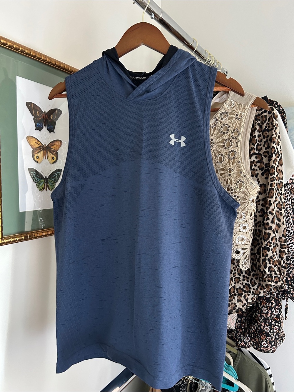 Under Armour M Navy heatgear Sleeveless Top with hood